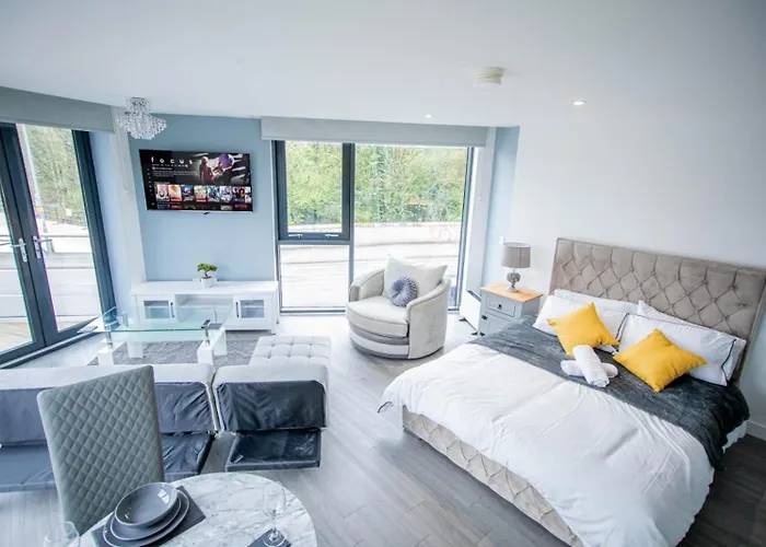Excellent Studio Balcony Apartment In Sheffield