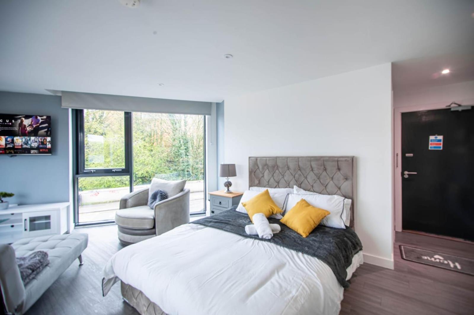 Excellent Balcony In Apartment Sheffield